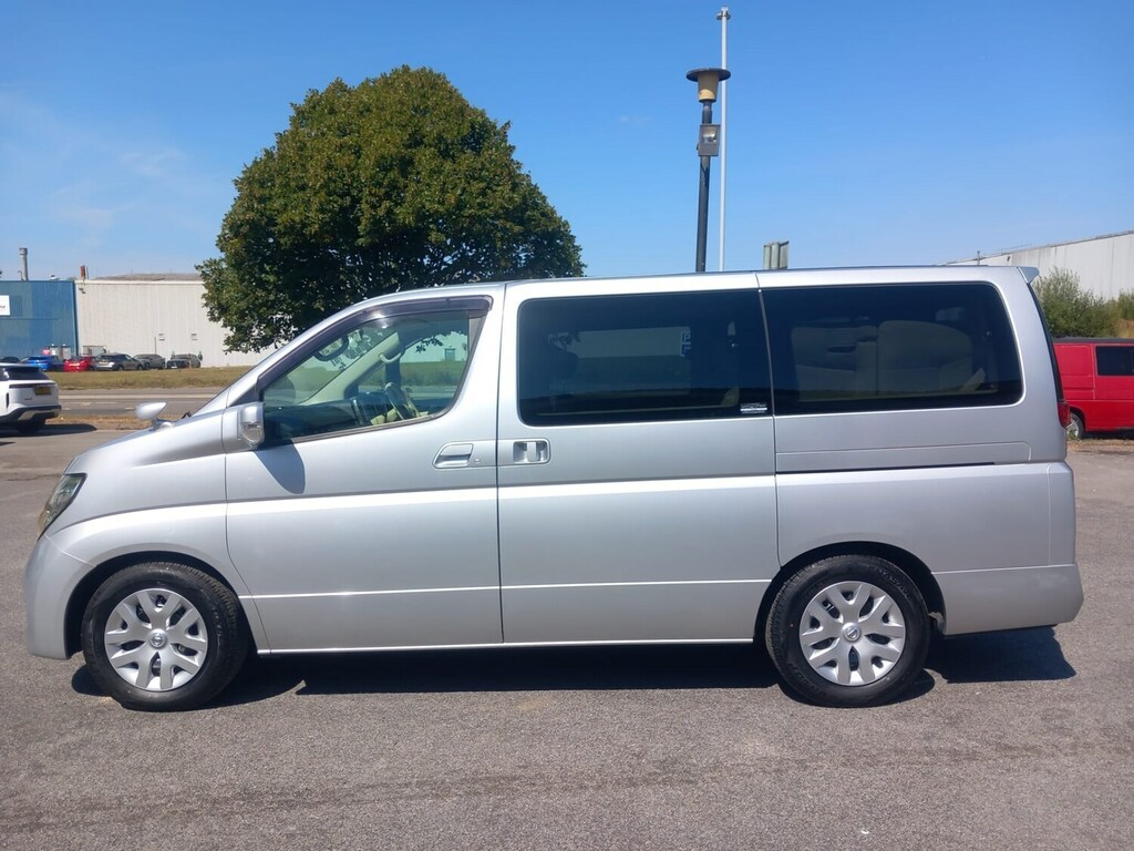 Nissan Elgrand 2.5 V8 Highway Star Black #23