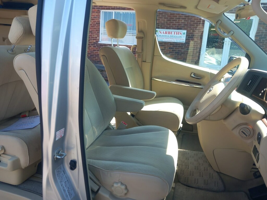 Nissan Elgrand 2.5 V8 Highway Star Black #8
