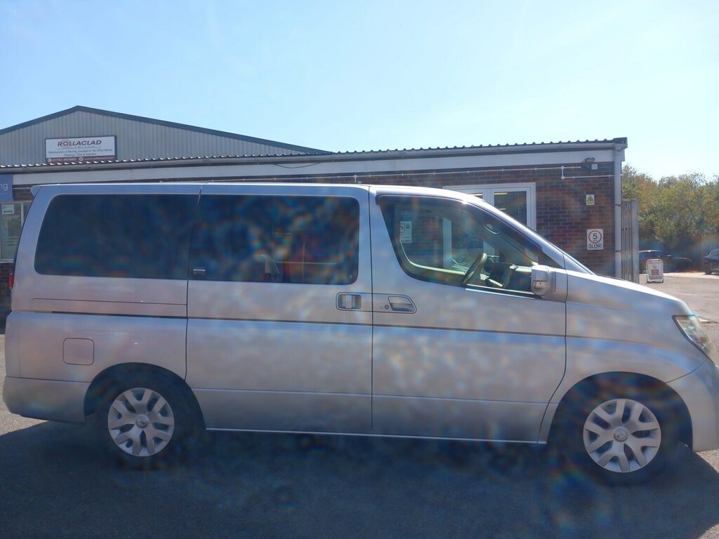 Nissan Elgrand 2.5 V8 Highway Star Black #19