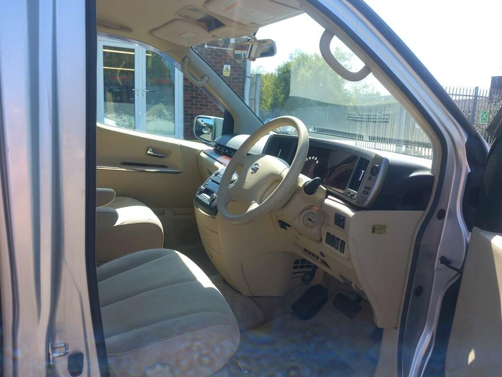 Nissan Elgrand 2.5 V8 Highway Star Black #7