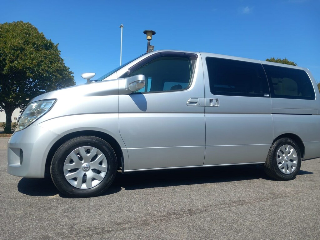 Nissan Elgrand 2.5 V8 Highway Star Black #26