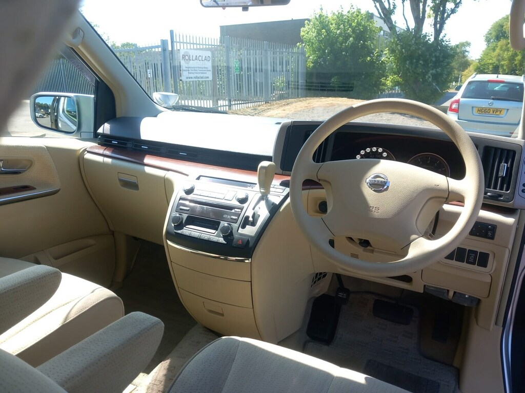 Nissan Elgrand 2.5 V8 Highway Star Black #9