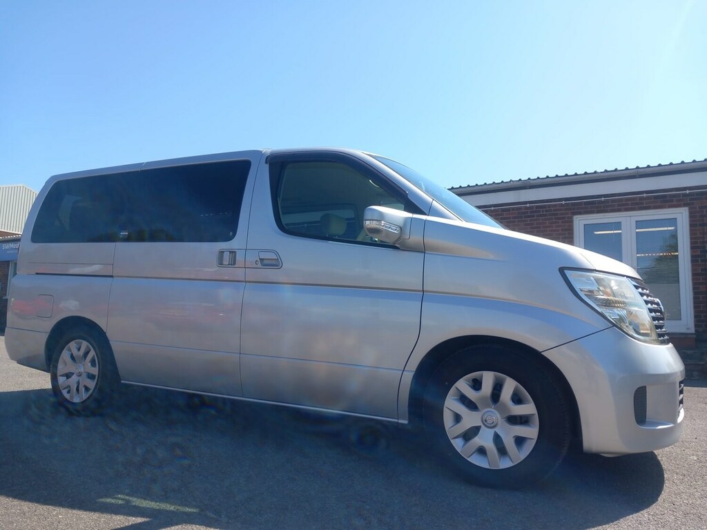 Nissan Elgrand 2.5 V8 Highway Star Black #20