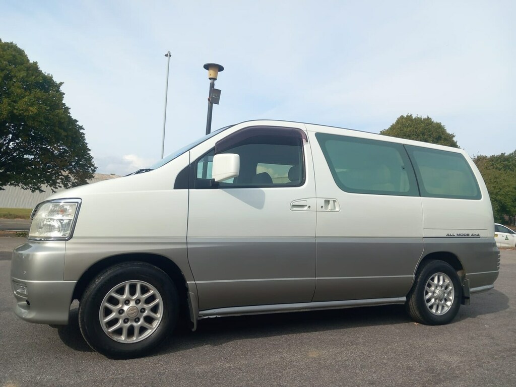 Nissan Elgrand 3.5 4X4 Disabled Rear Lift Ramp Mobi White