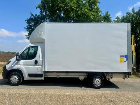 Peugeot Boxer 2.2 Bluehdi 335 CP72MZD White #2