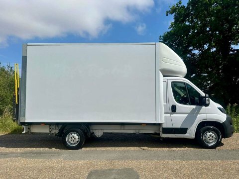 Peugeot Boxer 2.2 Bluehdi 335 CP72MZD White #4