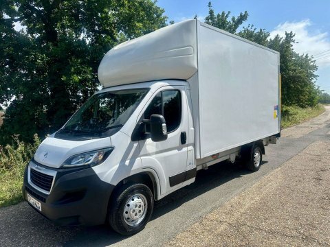 Peugeot Boxer 2.2 Bluehdi 335 White