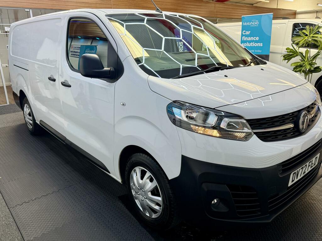 Vauxhall Vivaro Dynamic White #3