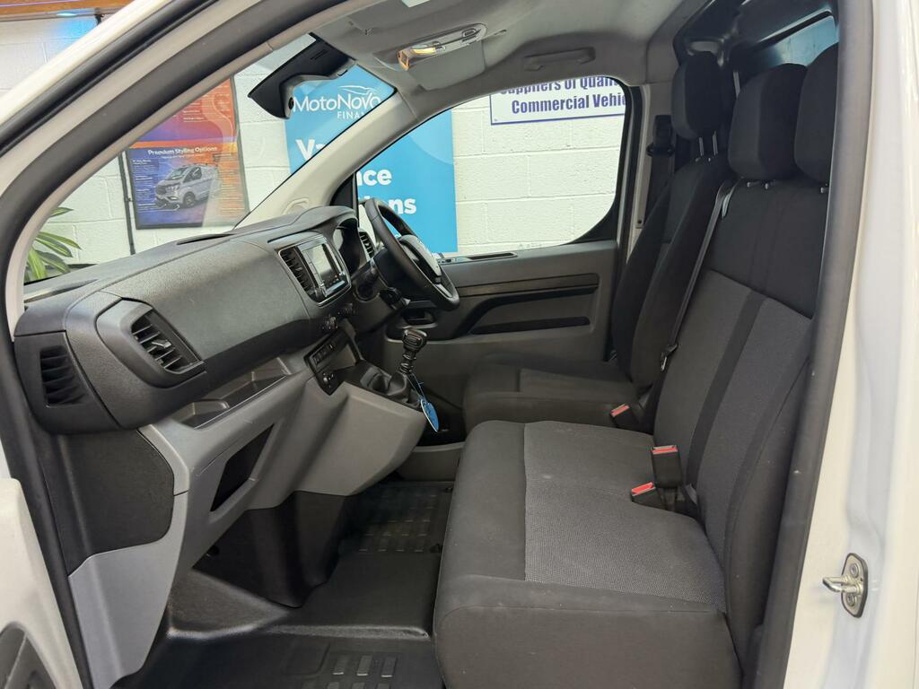 Vauxhall Vivaro Dynamic White #6