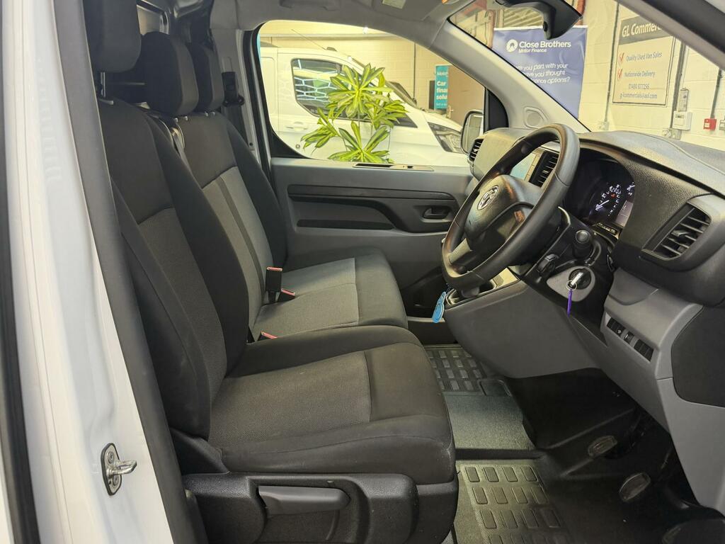 Vauxhall Vivaro Dynamic White #5