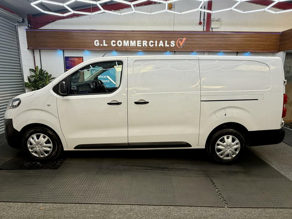 Vauxhall Vivaro Dynamic White