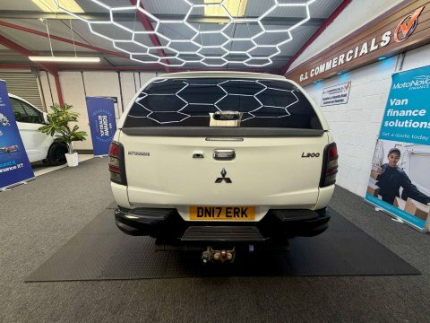 Mitsubishi L200 2.4 Di-d Dc White #6