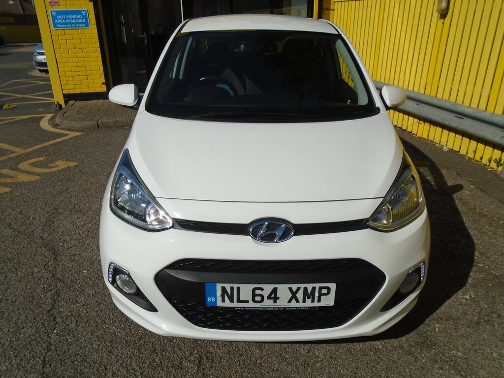 Hyundai I10 1.0 Premium Hatchback Euro 5 66 White #3