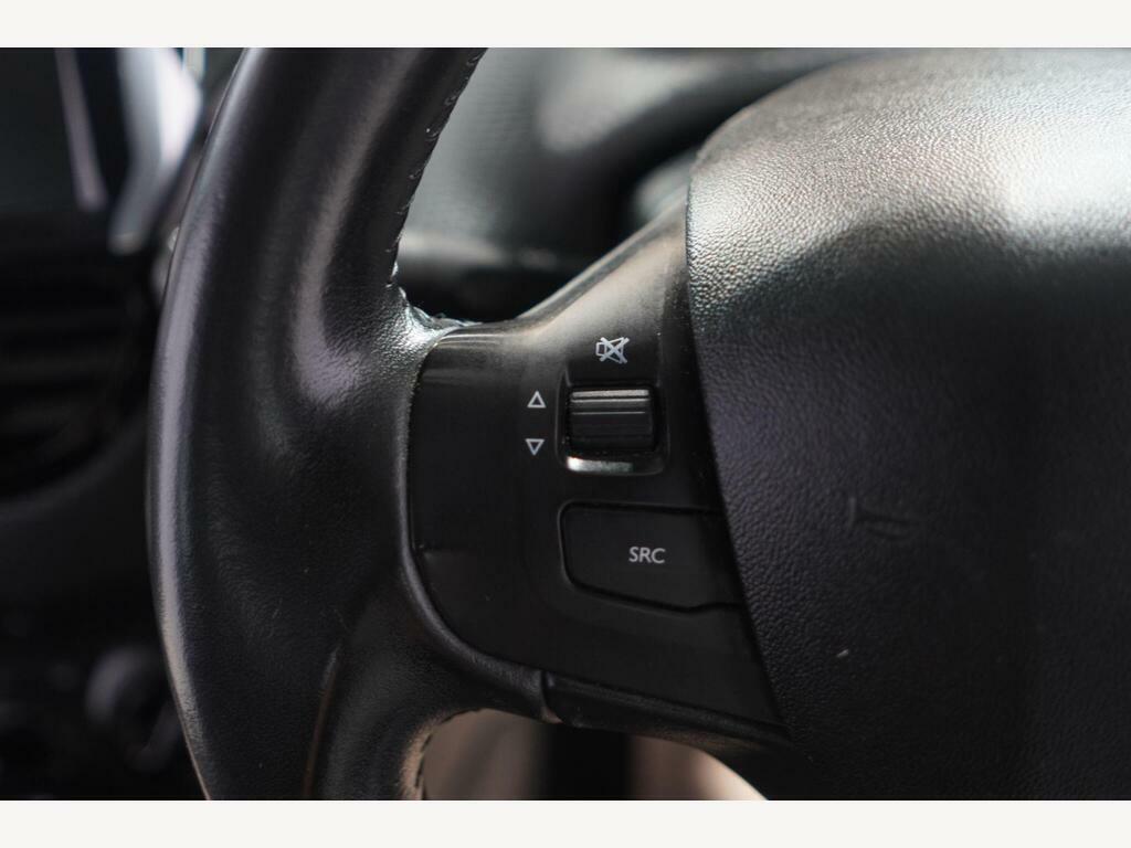 Peugeot 208 1.2L Puretech 82 5-Speed White #16
