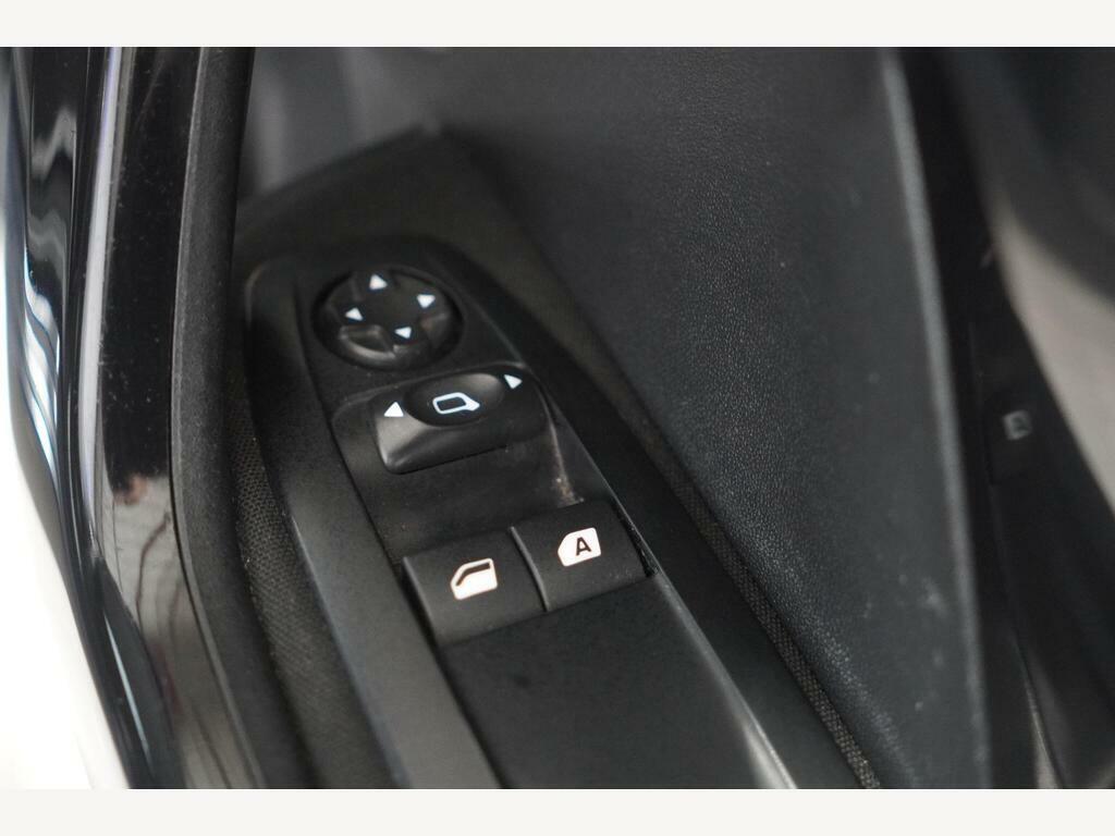 Peugeot 208 1.2L Puretech 82 5-Speed White #19