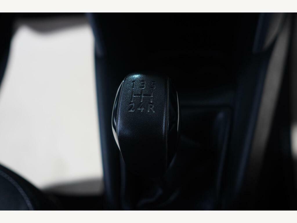 Peugeot 208 1.2L Puretech 82 5-Speed White #18