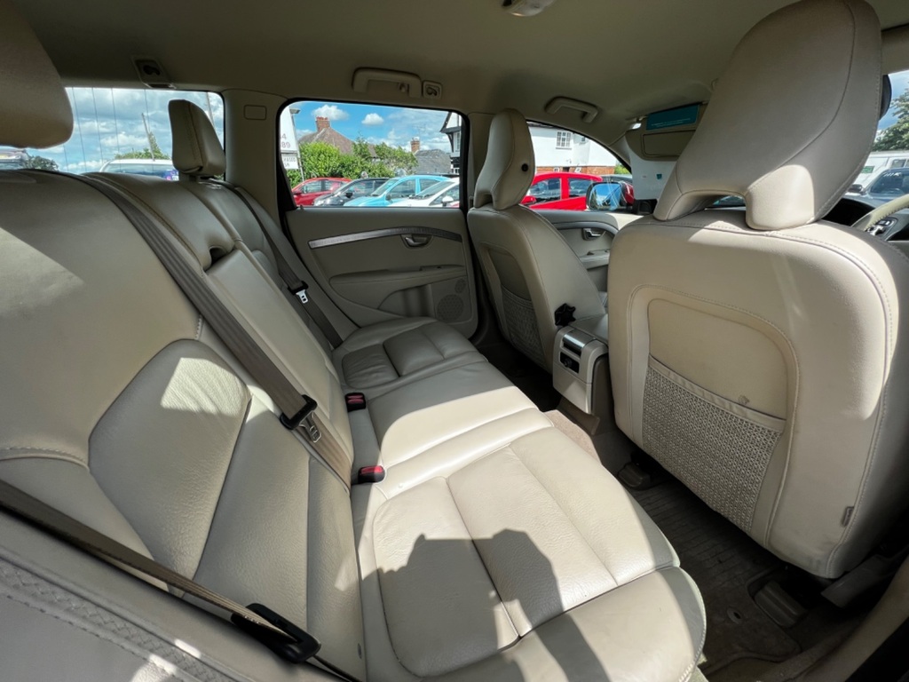 Volvo XC70 2014 2.4L D5 Se Lux Nav Awd 212 Bhp Silver #28