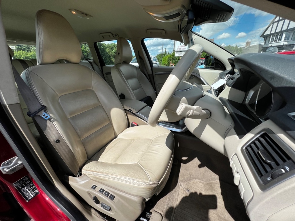 Volvo XC70 2014 2.4L D5 Se Lux Nav Awd 212 Bhp Silver #29
