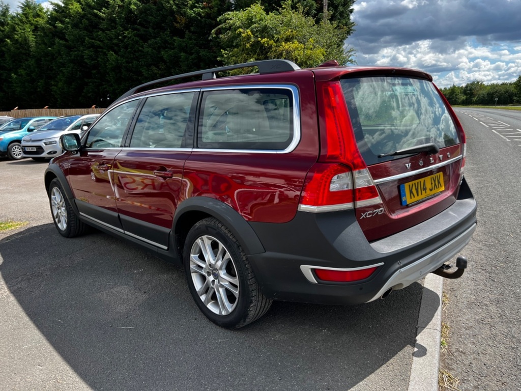 Volvo XC70 Estate D5 Se Lux Awd 201414 Red #6