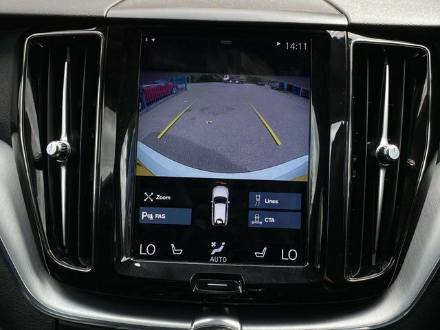 Volvo XC60 2017 2.0 D4 Momentum Awd Euro 6 Ss White #4
