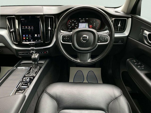 Volvo XC60 2017 2.0 D4 Momentum Awd Euro 6 Ss White #3