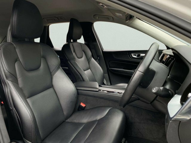 Volvo XC60 2017 2.0 D4 Momentum Awd Euro 6 Ss White #5