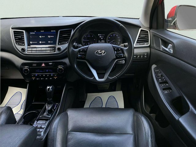 Hyundai Tucson 2016 2.0 Crdi Premium 4Wd Euro 6 Red #3