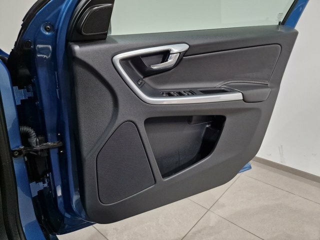 Volvo XC60 2.0 D4 R Design Lux Nav Suv 190 Black #76