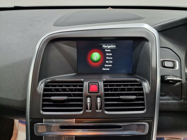 Volvo XC60 2.0 D4 R Design Lux Nav Suv 190 Black #31