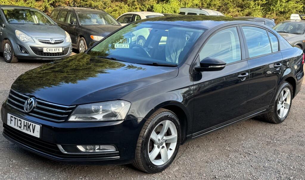 Volkswagen Passat S Black #3