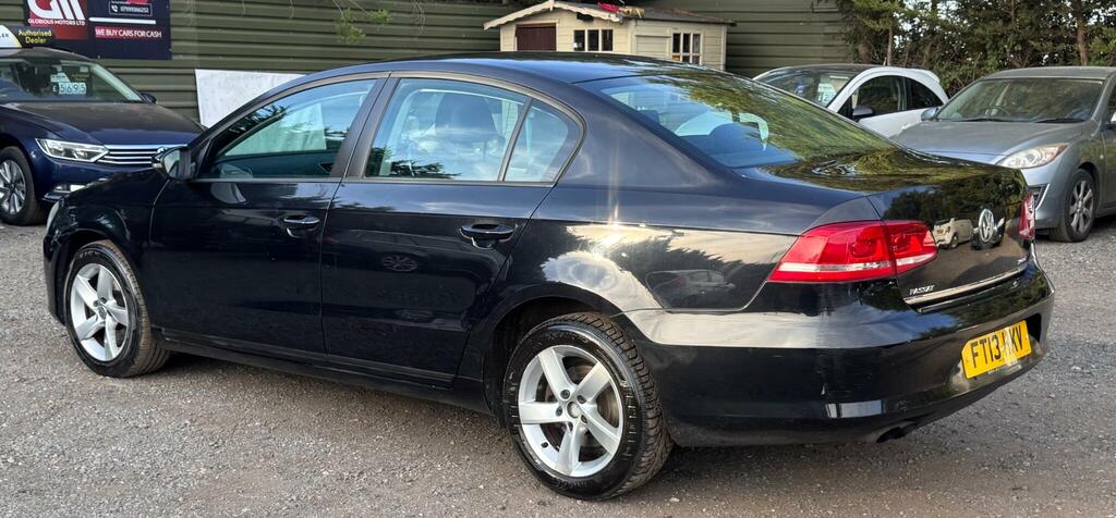 Volkswagen Passat S Black #4
