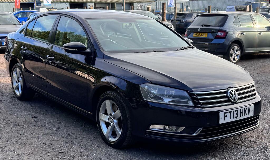 Volkswagen Passat S Black #5