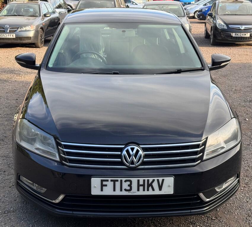 Volkswagen Passat S Black #2