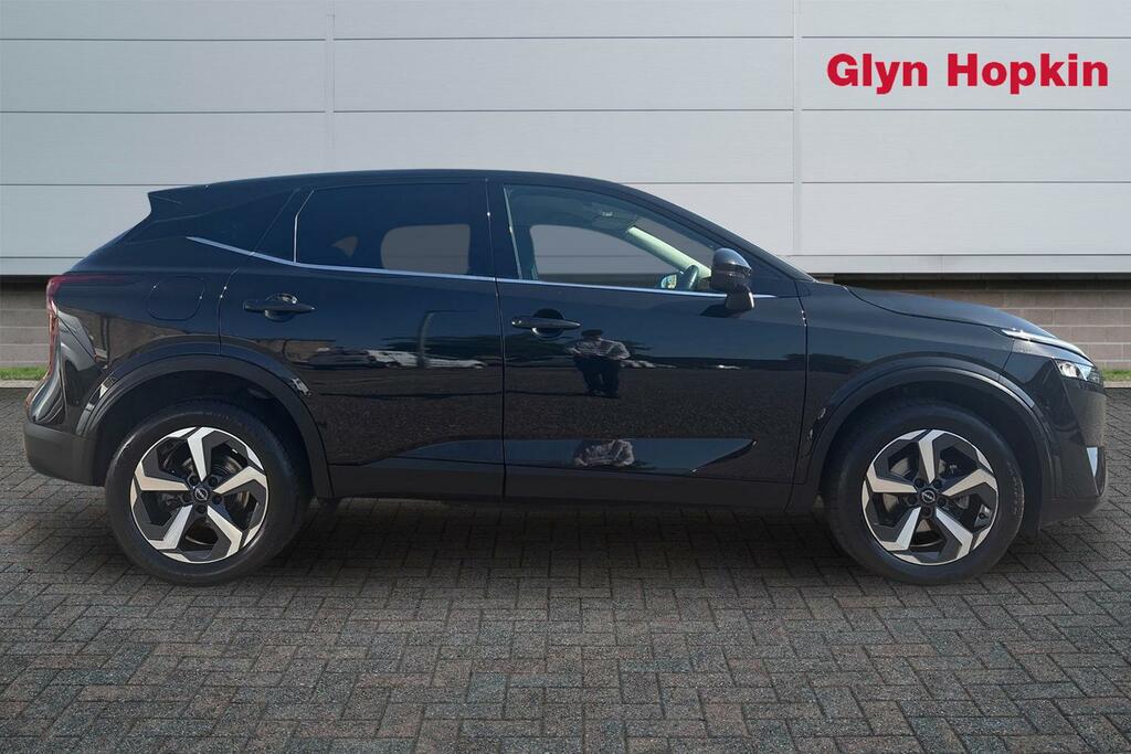 Nissan Qashqai 1.3 Dig-t Mh 158 N-connecta Xtronic EX73DMZ Black #2