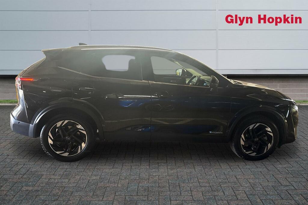 Nissan Qashqai 1.5 E-power N-connecta Glass Roof ET25NNM Black #2