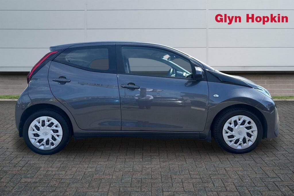 Toyota Aygo 1.0 Vvt-i X-play Tss EX71KHL Grey #2