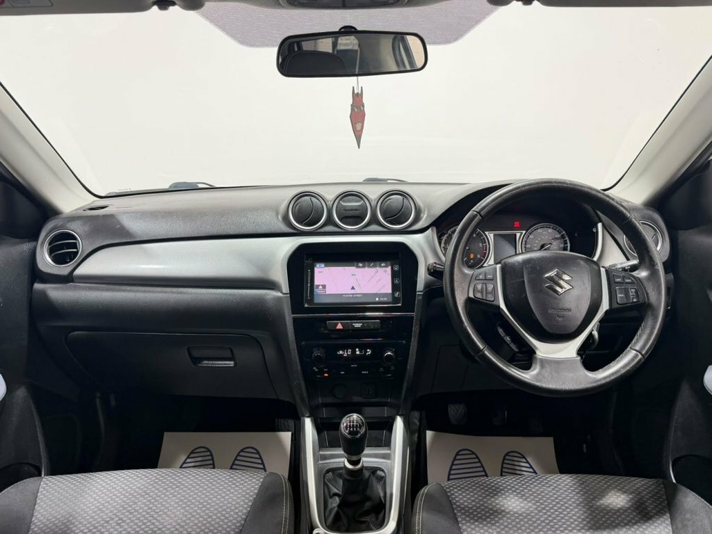 Suzuki Vitara 1.6L Sz-t White #4