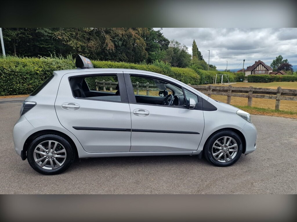 Toyota Yaris 1.33 Dual Vvt-i Icon Plus Hatchback Man Silver #5