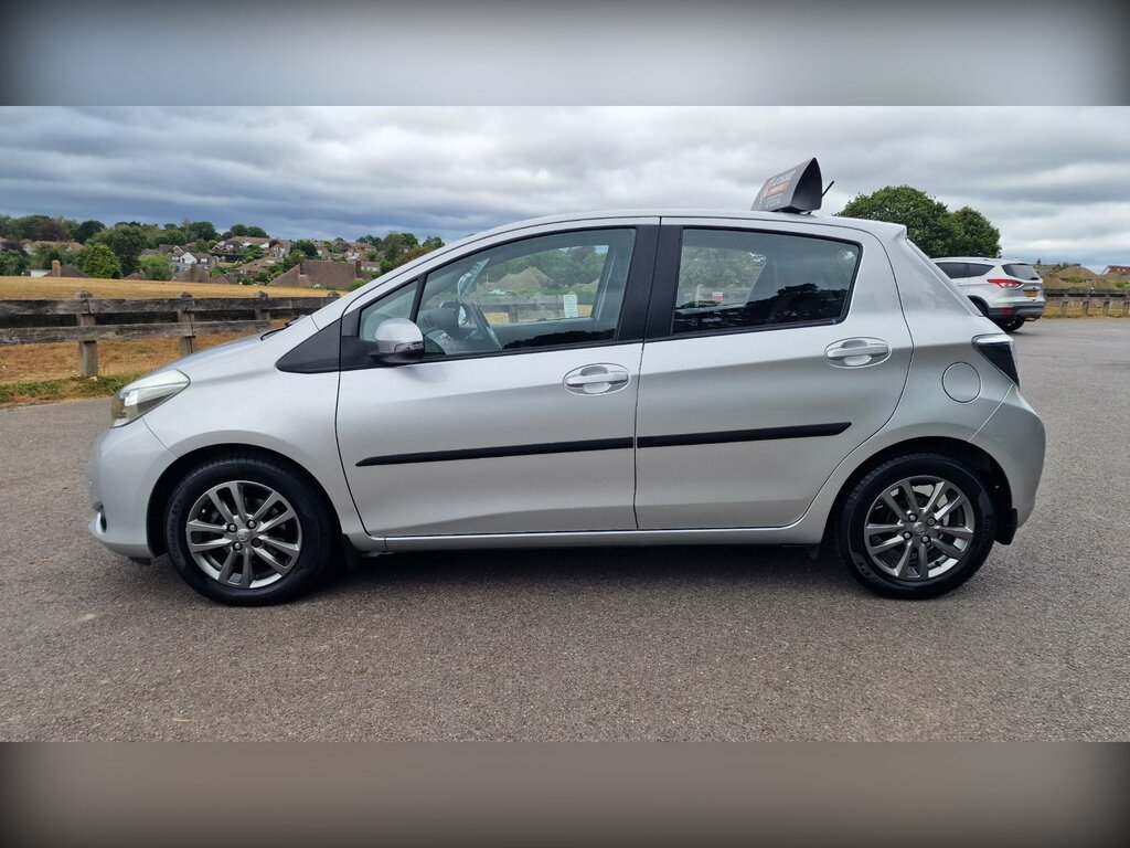 Toyota Yaris 1.33 Dual Vvt-i Icon Plus Hatchback Man Silver #4
