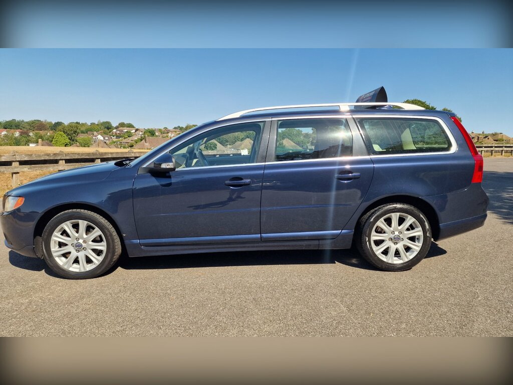 Volvo V70 2.4 D5 Se Lux Premium Estate Geartronic Blue #3