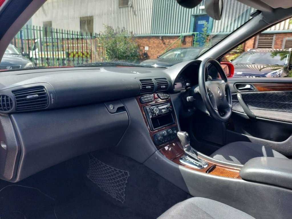 Mercedes-Benz C Class Convertible 2.0 C 200 Amg Line Premium Plus Black #12