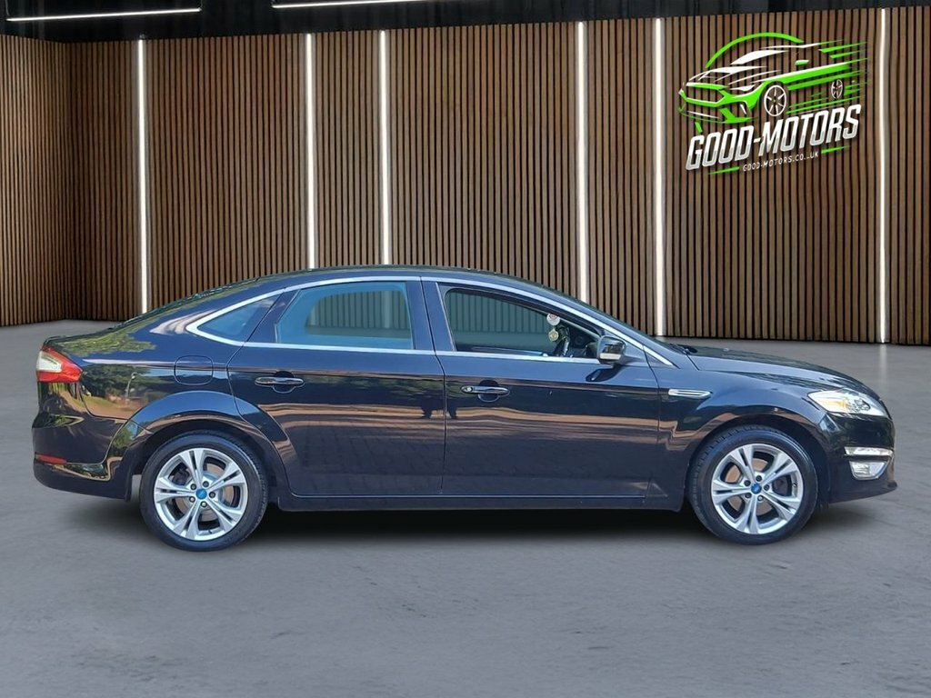 Ford Mondeo Hatchback Black #5