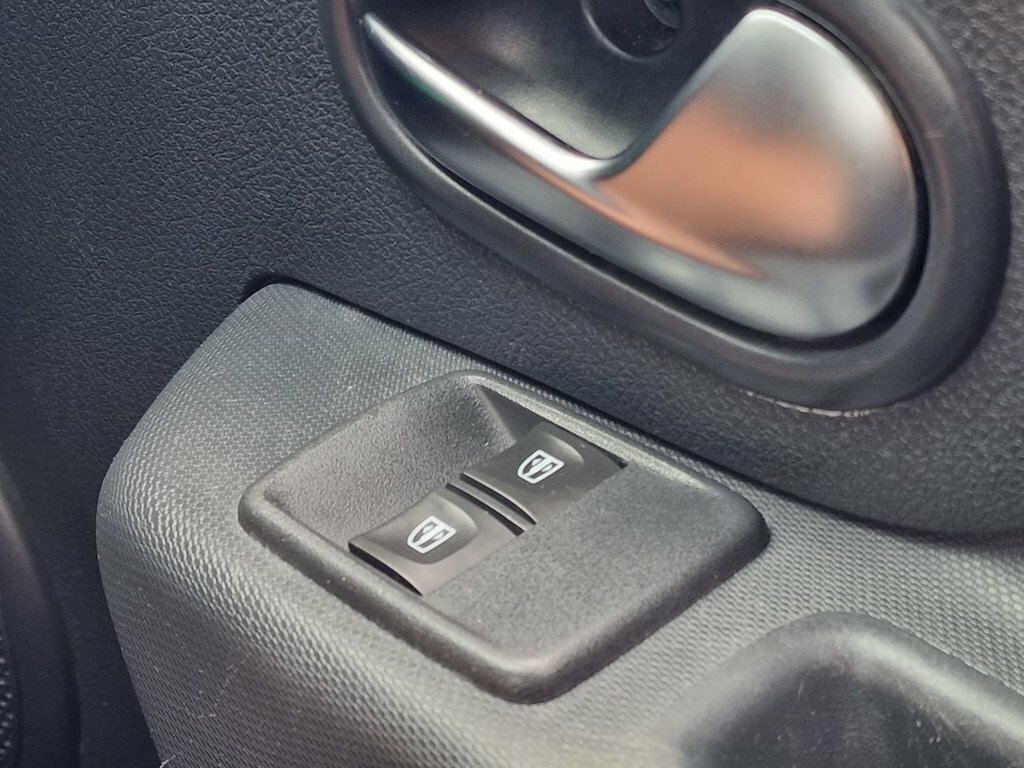 Dacia Sandero Stepway Hatchback 0.9 Tce Ambiance Euro 6 Ss 2018 Black #25