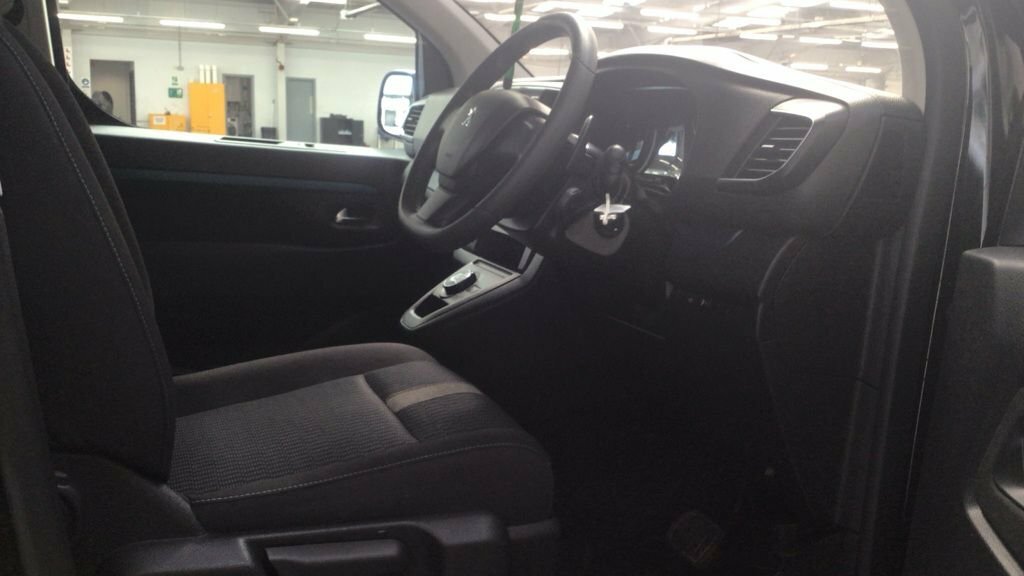 Peugeot Traveller 1.5L Active Black #9