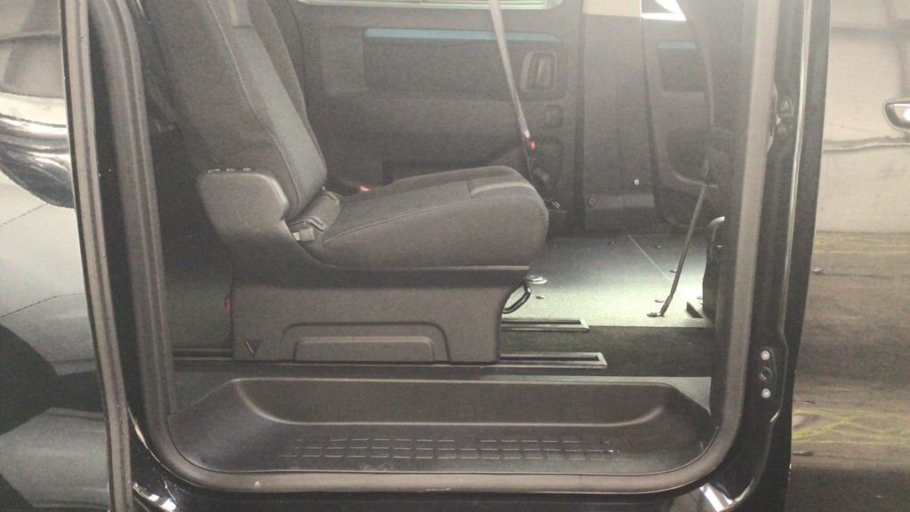Peugeot Traveller 1.5L Active Black #11
