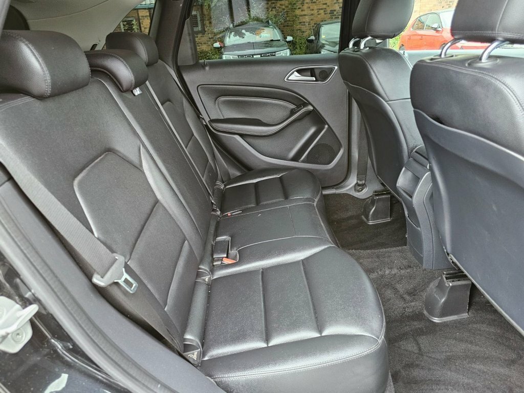 Mercedes-Benz B Class Mercedes Benz B180 1.8 Blue Efficiency Sport Black #17