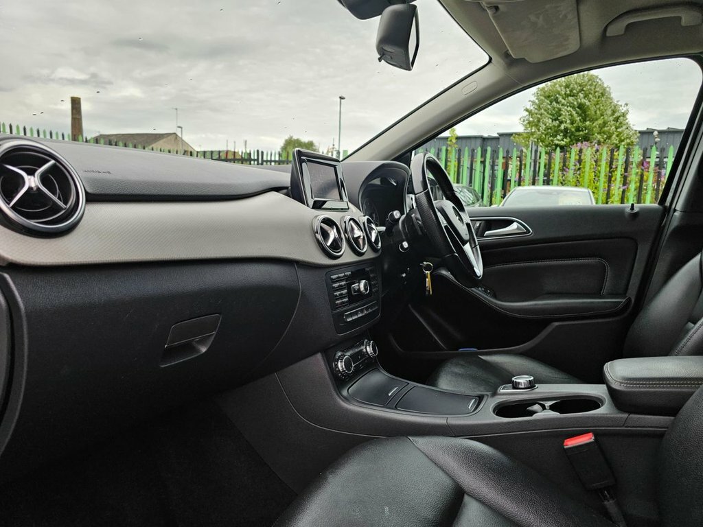 Mercedes-Benz B Class Mercedes Benz B180 1.8 Blue Efficiency Sport Black #14