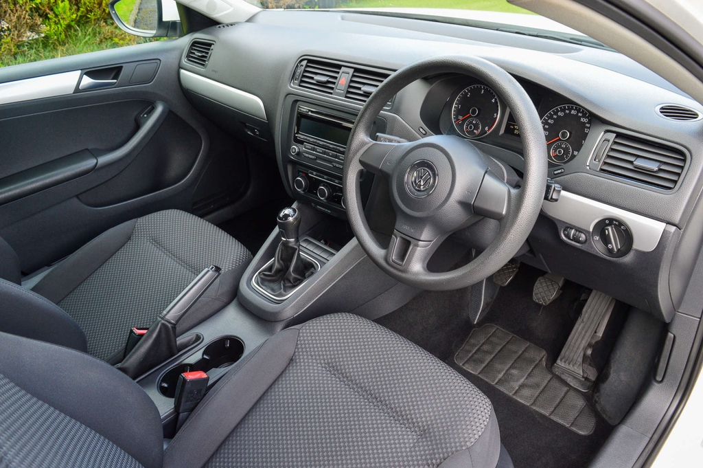 Volkswagen Jetta 2.0 Tdi Sport Euro 5 Black #8