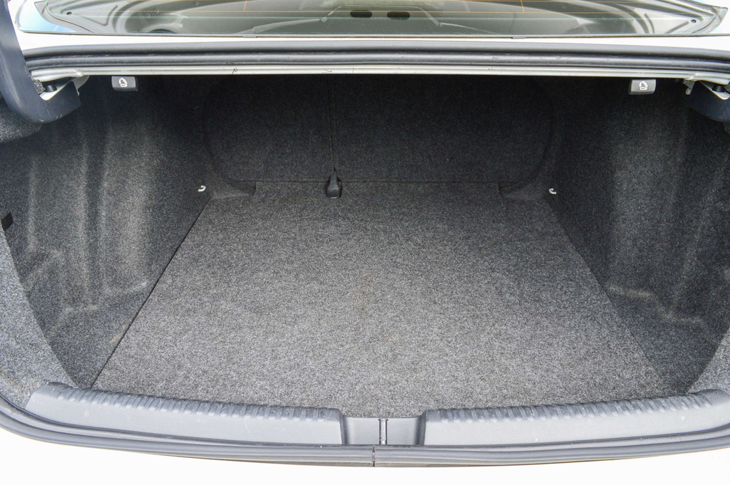 Volkswagen Jetta 2.0 Tdi Sport Euro 5 Black #11