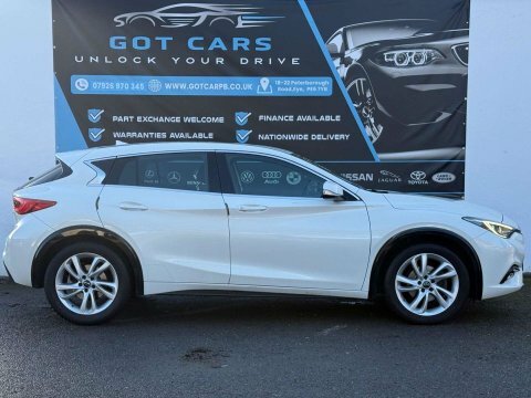 Infiniti Q30 1.5D Business Executive White #4